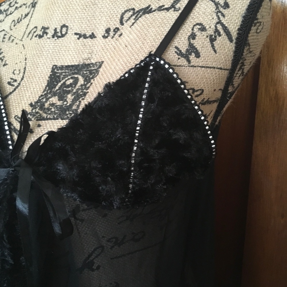 Intimate - Picture 2 of 3